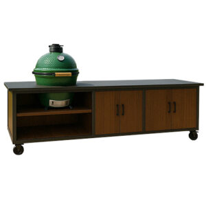 Totale buitenkeuken met geïntegreerde Big Green Egg, geplaatst op een modern terras met zicht op de tuin.